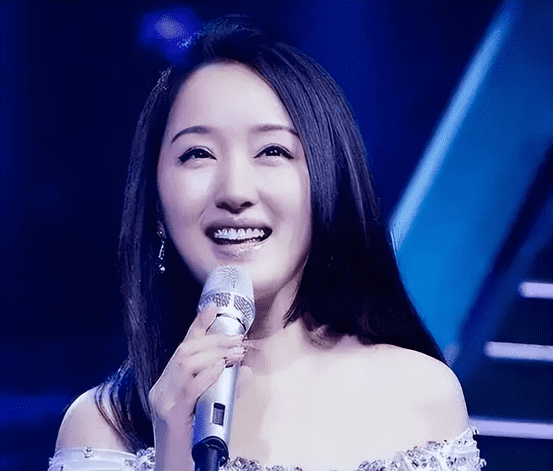 杨钰莹近期动态揭秘,乐坛甜歌后的绽放之路
