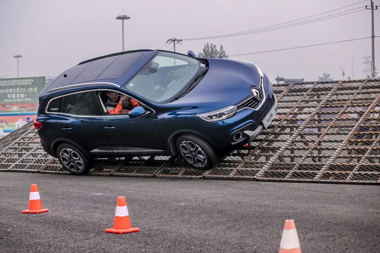 微新车资讯,掌握最新动态,洞悉驾驶未来趋势