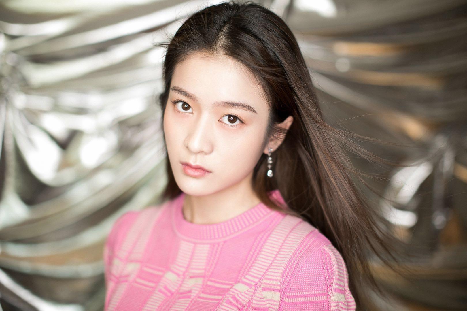 有虎牙的男明星,探索自然美景与内心平静的旅程