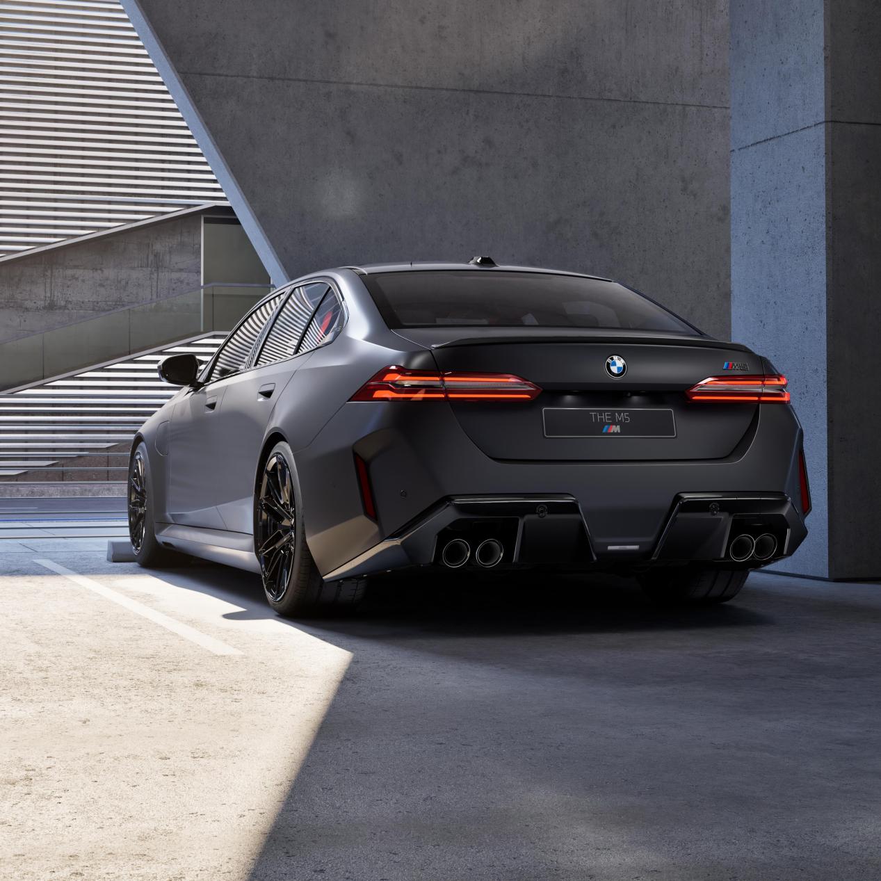 宝马最新高性能M5,自然美景探索之旅的鼓舞之选