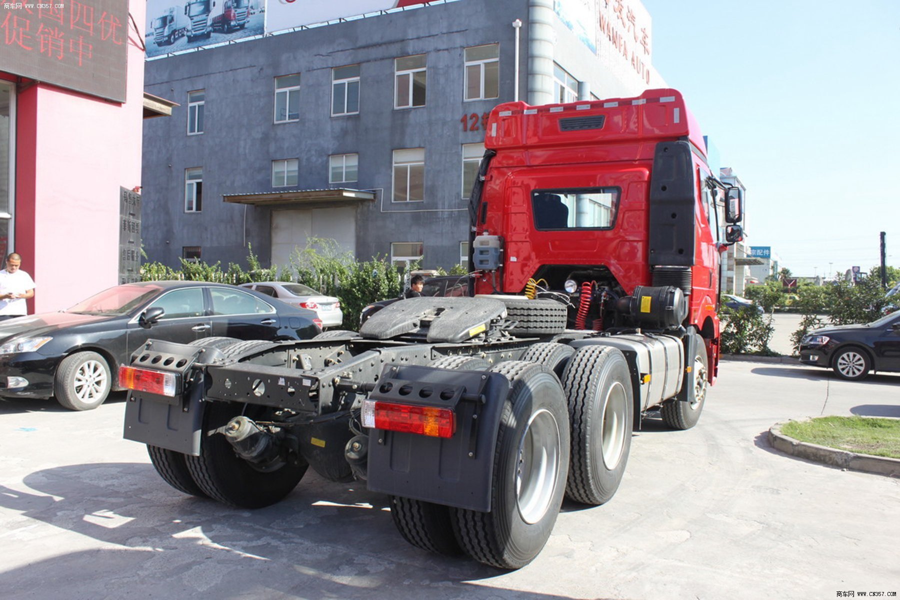 最新款国五420j6牵引车，与自然美景的浪漫之旅探索