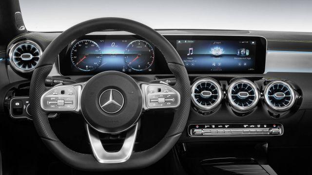 奔驰最新仪表,小巷中的探索之旅揭秘