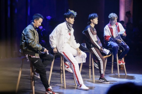 这就是街舞最新队长,舞动生活,自信闪耀的舞台之星