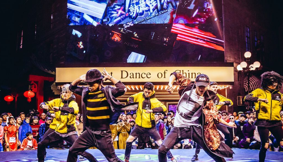 这就是街舞最新队长,舞动生活,自信闪耀的舞台之星